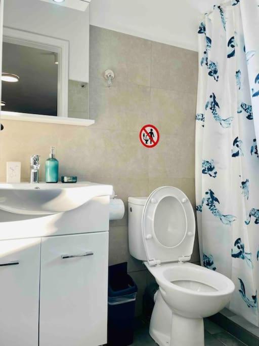 Cozy, Newly Renovated Apartment In Gavrio. Kültér fotó